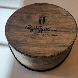 Vintage hat box, Minneapolis 50-60s wood grain cardboard so cool.